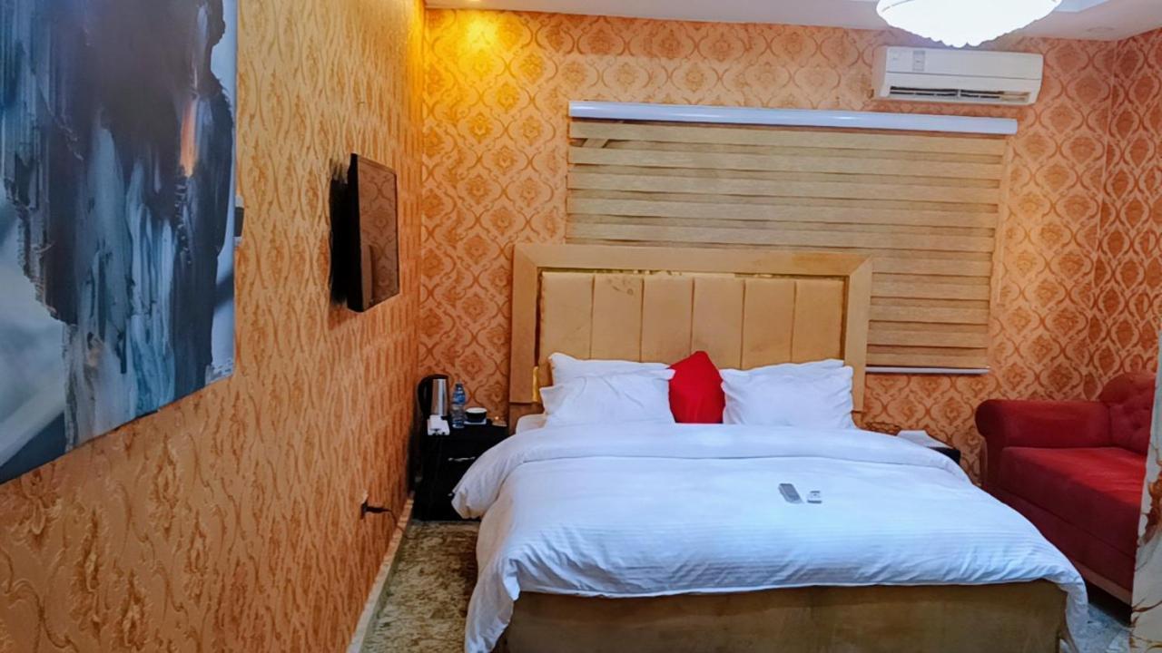 מלון אבוג'ה Nuit De Paris מראה חיצוני תמונה
